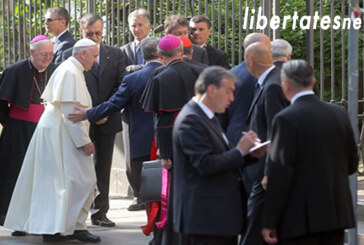 Bergoglio tra perdoni e amnistie. Ma la democrazia è un’altra cosa