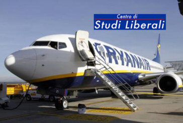 Ryanair, la lettera della vergogna alla hostess: meno vendi, meno riposi