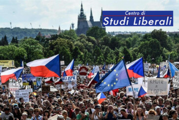 Praga trent’anni dopo, migliaia in piazza contro il premier Andrej Babiš